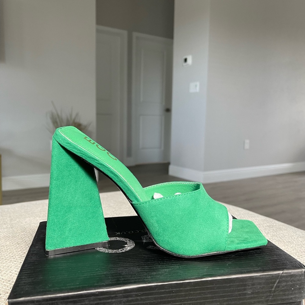Gorgeous Green Heels!